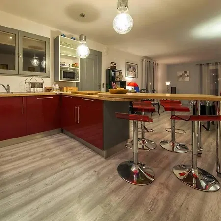 Pour Des Vacances Idylliques Pres De La Cite ! Villa