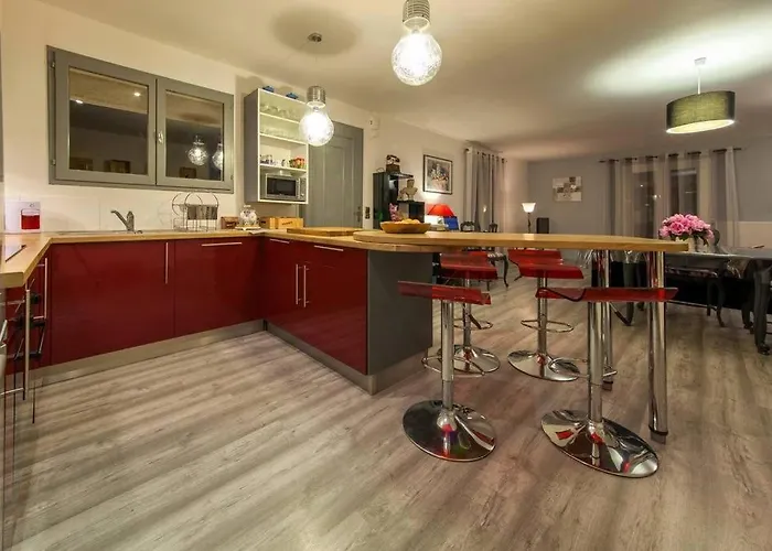 Pour Des Vacances Idylliques Près De La Cité ! Villa