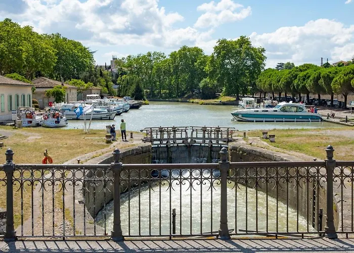 Pour Des Vacances Idylliques Près De La Cité ! *