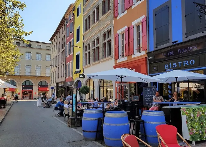 Pour Des Vacances Idylliques Près De La Cité ! Villa